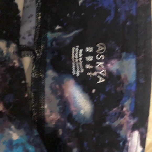 A lot of Workout Gear - 5 Legging-XS & 5 tops size small - EUC - Picture 15 of 15